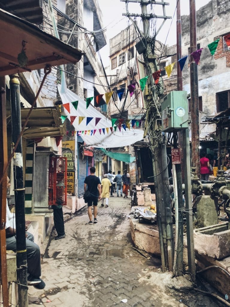 Varanasi Travel Guide little alleyways