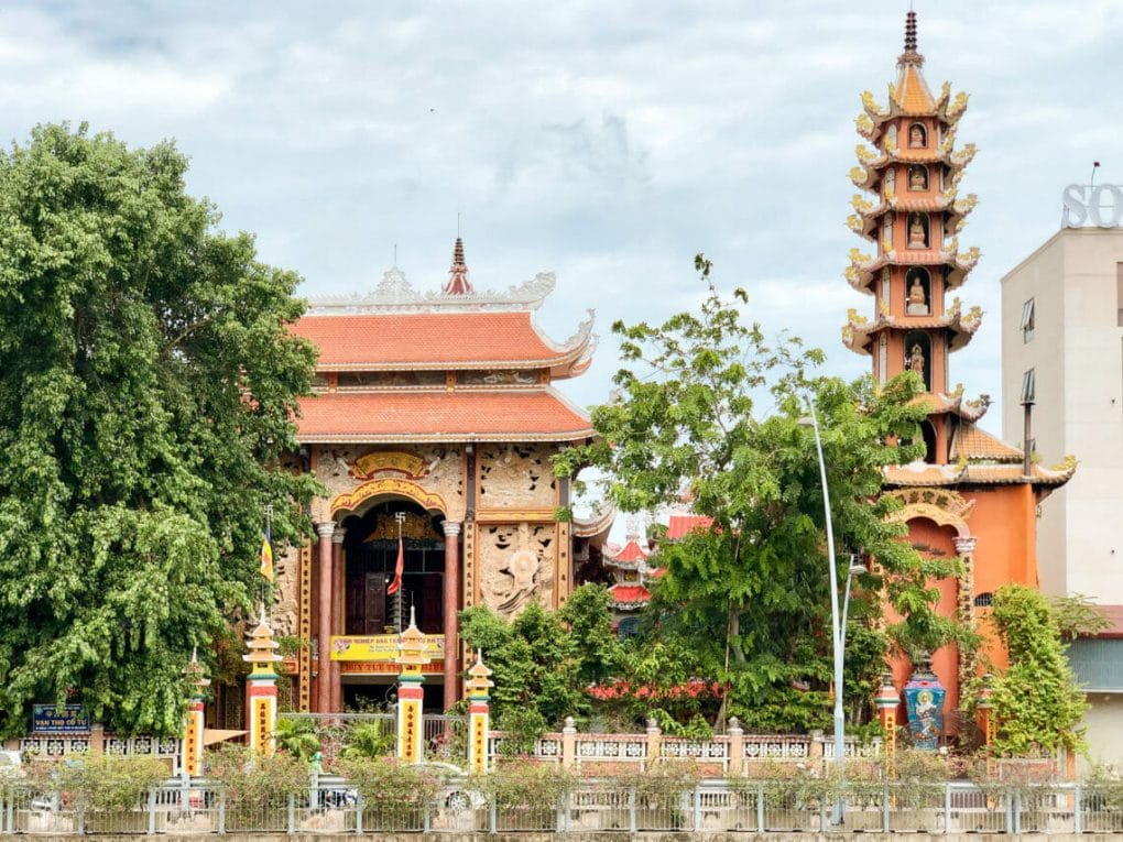 vietnam travel tips temples in Ho Chi Minh